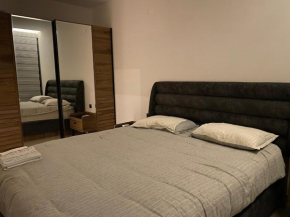 cozy 2 bedroom condo with pool and amenities